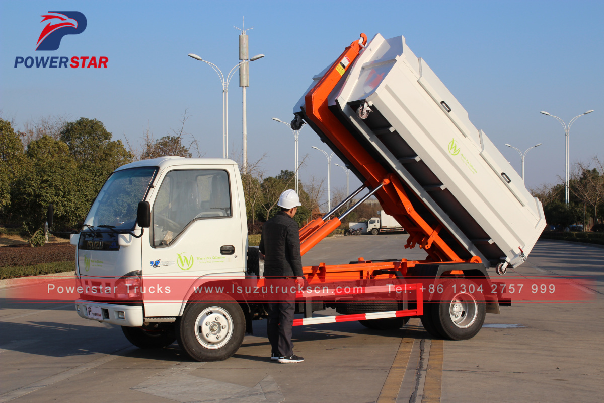 Saint Martin 1 Isuzu Müllwagen mit Hakenlift und 4 Mülltonnen