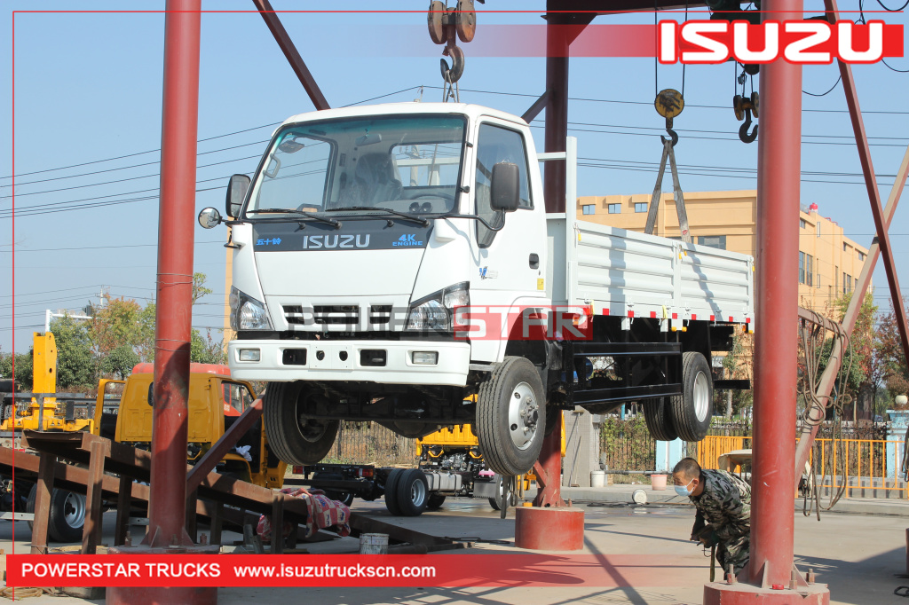 Philippinen - 3 Einheiten ISUZU NKR 600P 4x4 Geländewagen mit Pritsche und Pritsche