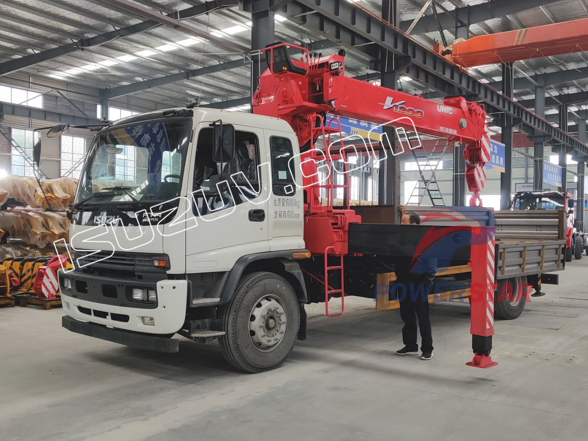 Wartung des ISUZU FTR FVR Geländekran-LKW