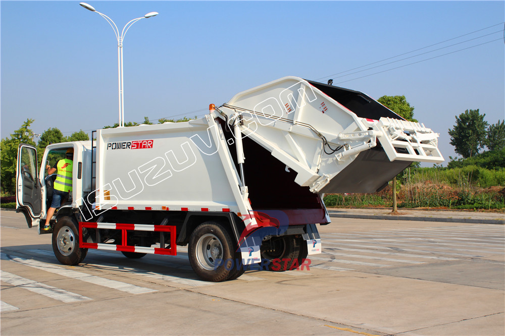 Isuzu Müllverdichter-LKW