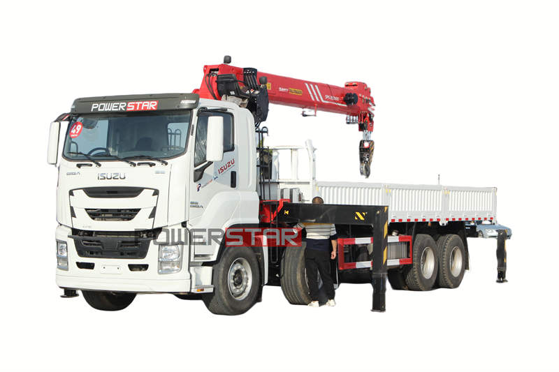 Isuzu LKW mit Palfinger Kran