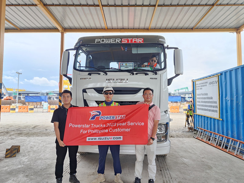 ISUZU GIGA Auslegerkran-LKW auf den Philippinen