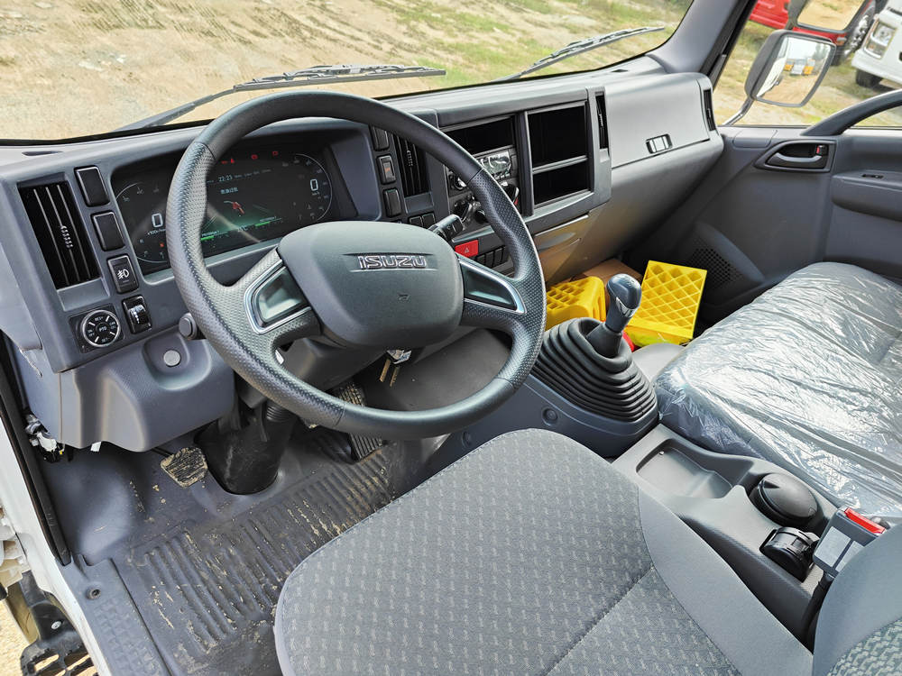 Isuzu 700P ELF-Fahrgestell