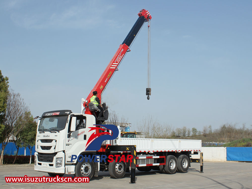 Isuzu Teleskopkran mit geradem Ausleger