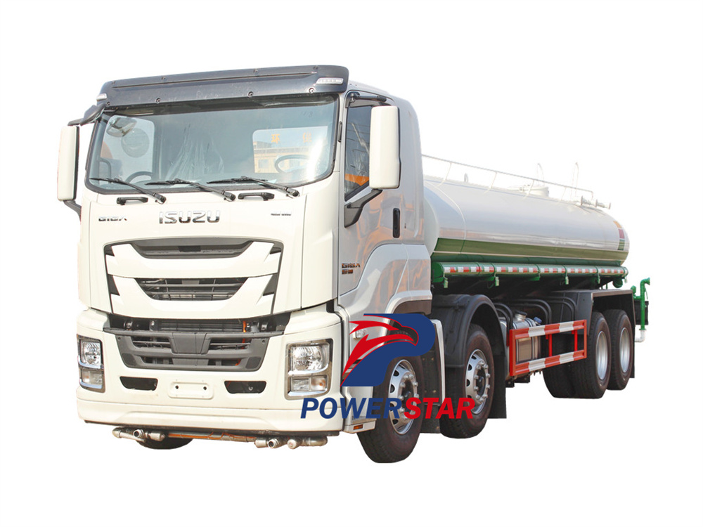 Isuzu GIGA 8x4 water spraying truck 