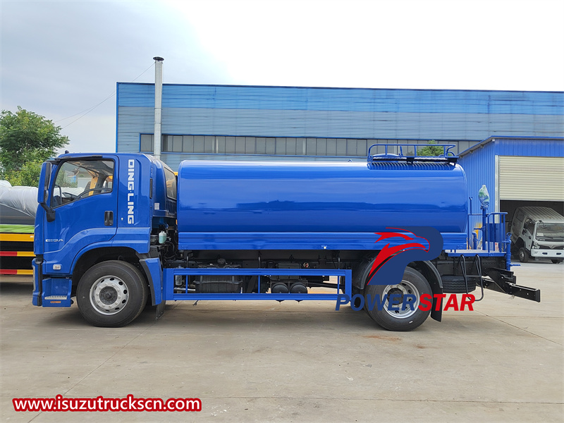 Isuzu GIGA water sprinkler truck