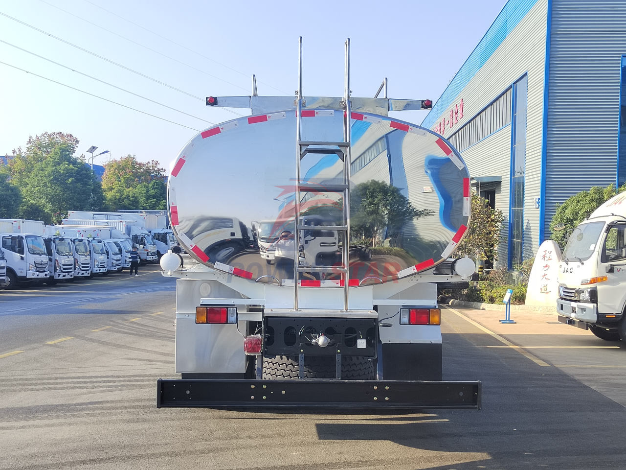 French Polynesia Isuzu Giga Drinking Water Deliery Truck