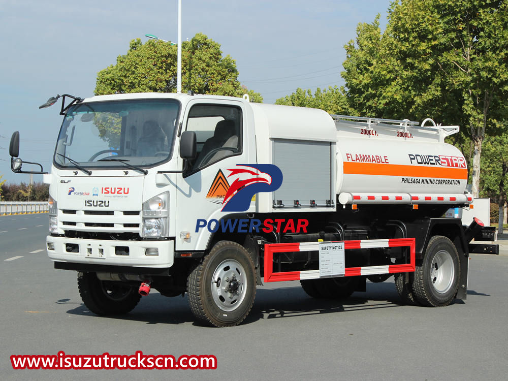 
     Philippinischer Isuzu 4x4 Geländewagen Diesel-Tankwagen
    