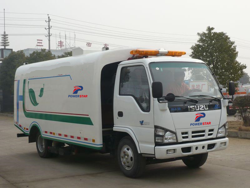 
     Isuzu Trucks Trockensauger-Kehrmaschine Straßenkehrmaschine von Powerstar Trucks
    