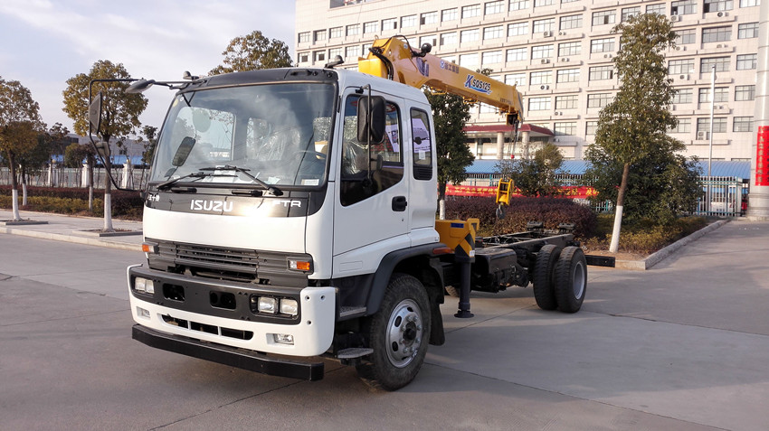 
     5-Tonnen-Teleskopausleger mit ISUZU FTR-LKW-Kran zu verkaufen
    