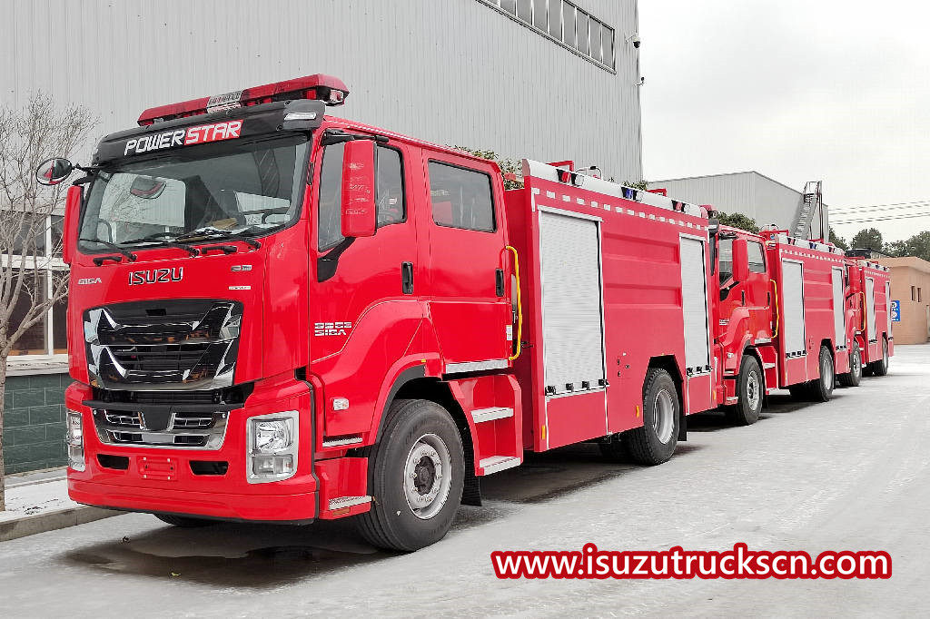 
     Vier neue Isuzu GIGA-Feuerlöschfahrzeuge sind zur Auslieferung auf die Philippinen bereit
    