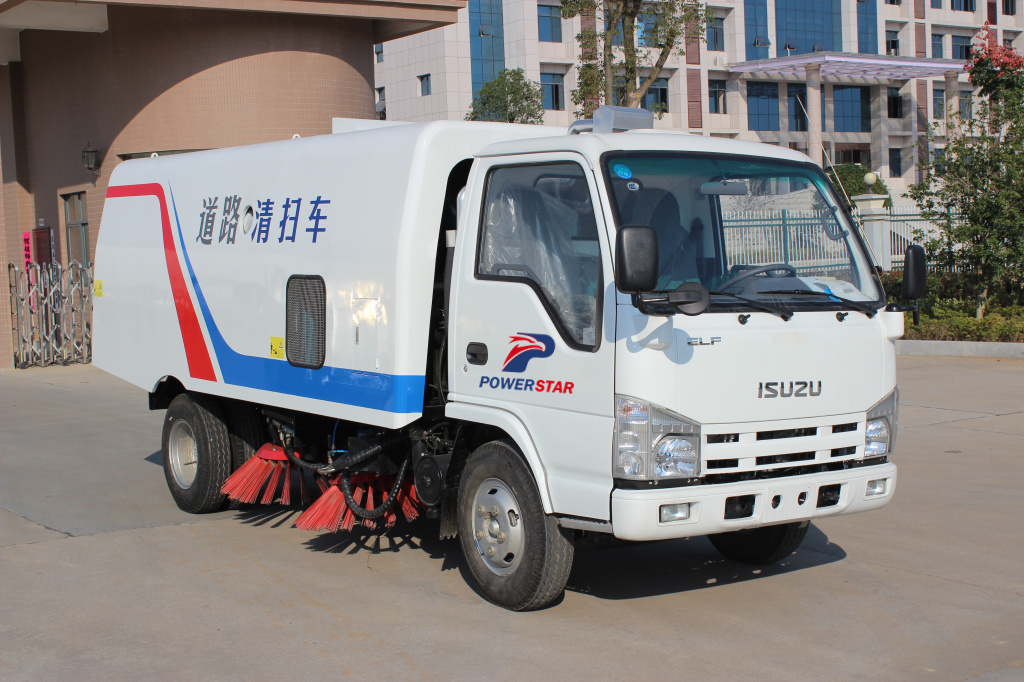 
     Kehrmaschine Isuzu ELF
    