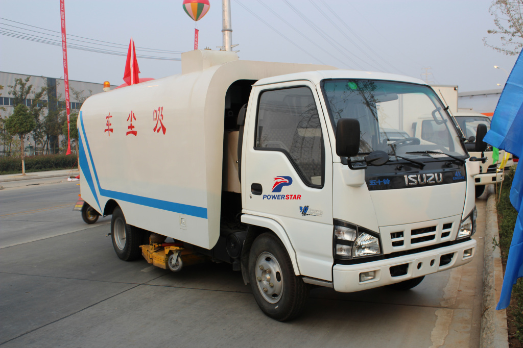 
     ISUZU-Saug-Kehrfahrzeug von Powerstar Trucks
    