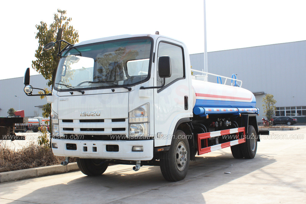 
     6.000 l ISUZU-Wassertankwagen für den Transport von sauberem Staubwasser
    