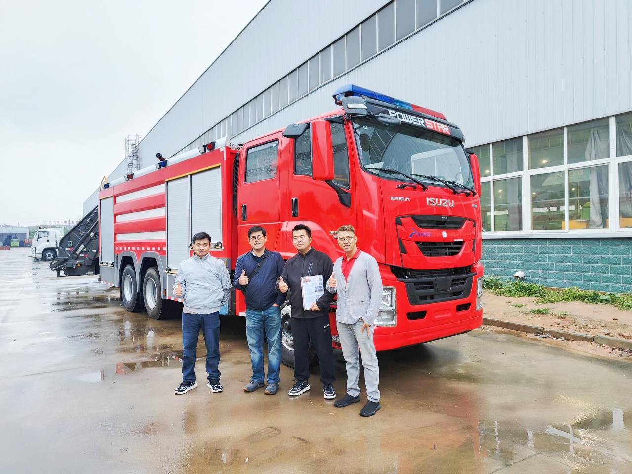 Ein philippinischer Kunde besucht uns für eine Isuzu Giga-Feuerwehrautoschulung